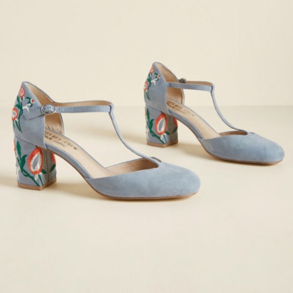Anthropologie Shoes - Anthropologie Chelsea Crew retro heels